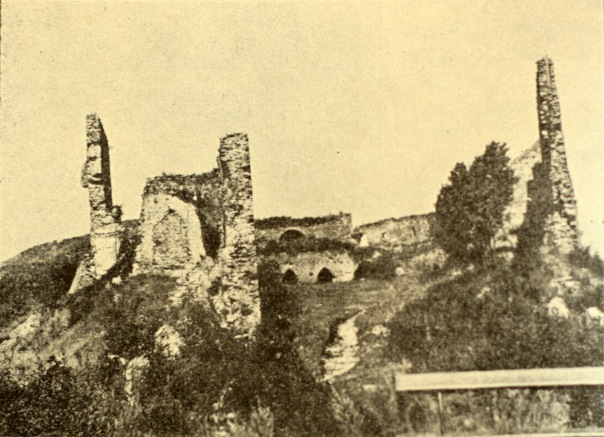 (p.150) [Fig.70] Ruinele cetăţii Deva. (Clişeu Ion Conea).